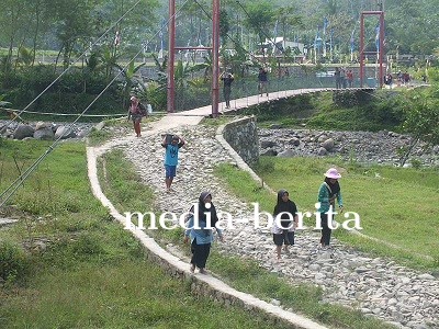 Keindahan Lokasi TMMD Reguler ke-120 Kodim 0704 Banjarnegara dengan Jembatan Merah Putih