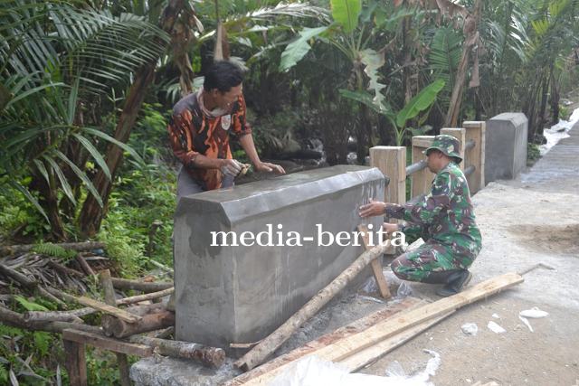 TMMD Reguler ke-120 Satgas dan Warga Sijenggung Selesaikan Pembangunan Jembatan