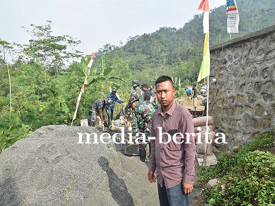 Kadus Amin Setianto Semangati Warga di TMMD Reguler ke-120