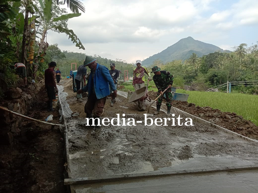 Pengecoran Jalan TMMD Reguler ke-120 di Sijenggung Dikebut Satgas dan Warga Kejar Target