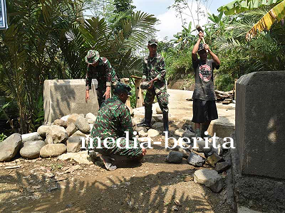 Misno Bantu Satgas TMMD Reguler ke-120 di Sijenggung