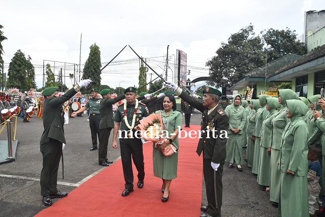 Suasana Haru Iringi Lepas Sambut Dandim 0704 Banjarnegara