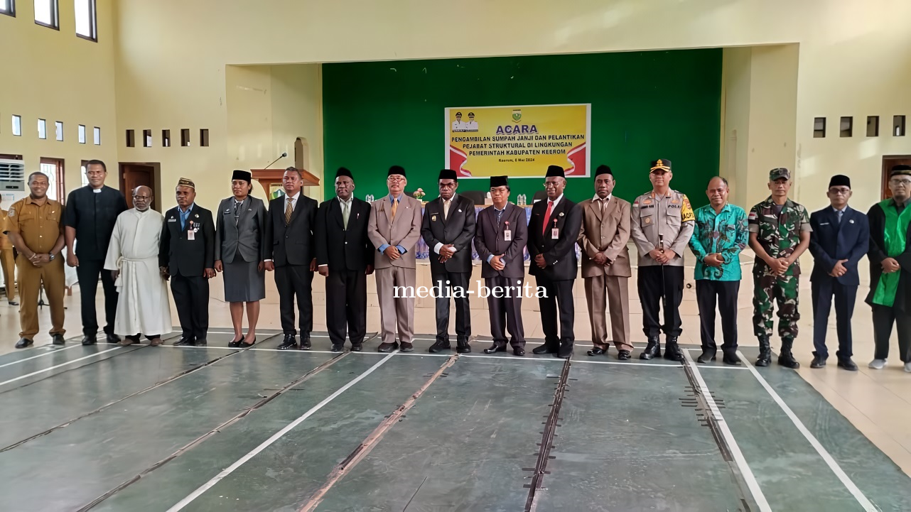 Wa Danramil Arso Dampingi Bupati Keerom Lantik  Pejabat Struktural Kabupaten Keerom 