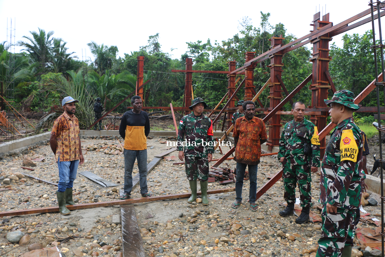 Dandim Jayapura Mendampingi Katim Wasev TMMD Tinjau Lokasi Pembangunan
