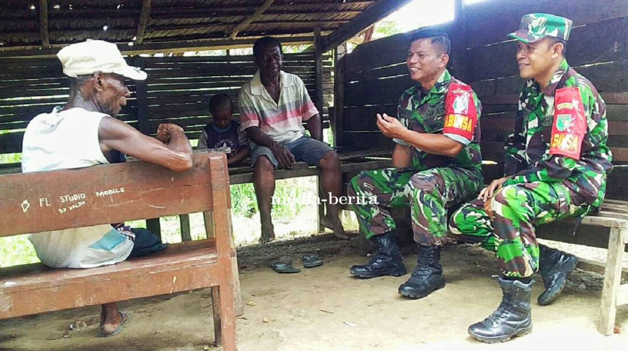 Babinsa Koramil Waris Komsos Dengan Tokoh Adat  Himbau Jaga Kamtibmas Jelang Pilkada
