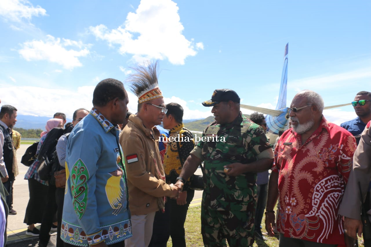 Dandim Jayawijaya Sambut Kunjungan Kerja Menko PMK di Papua Pegunungan