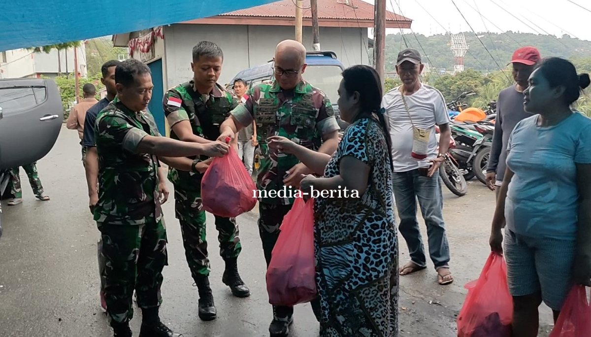 Bantu Pemkot Jayapura Ringankan Beban Warga Terdampak Gempa Kodim Jayapura Distribusikan Makanan