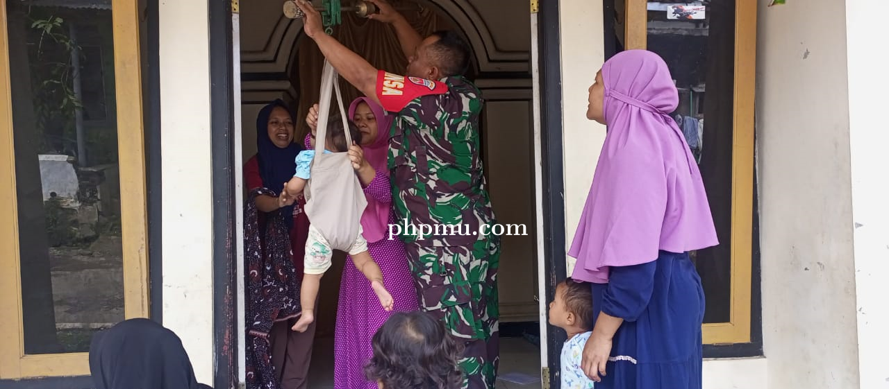 Babinsa Desa Sered Cgah Stunting Bersama Bidan Desa