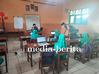 Babinsa Berikan Semangat Dan Motivasi Kepada Pelajar