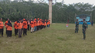 Danramil Bersama Babinsa Memberikan Pelatihan Peningkatan Kapasitas Destana 