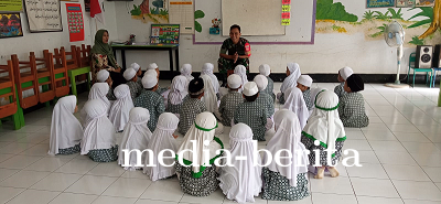 Kedekatan Babinsa Dengan Anak Sekolah
