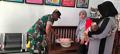 Babinsa Monitoring Posyandu Di Desa Binaan