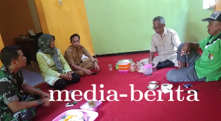 Babinsa Komsos Bersama Kelompok Tani Handayani  Satu 