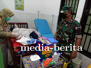 Babinsa Melaksanakan Pendampingan KB Di Puskesmas Karangkobar