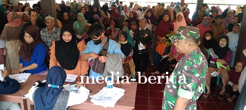 Babinsa Melaksanakan Pendampingan Kegiatan Pemberian Bansos