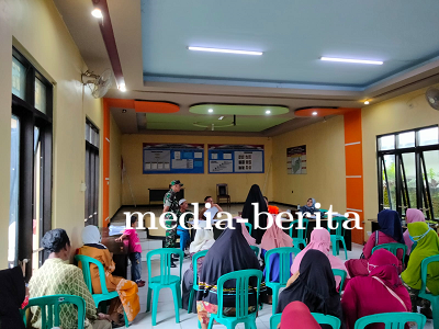 Koramil Dan Polsek Dampingi Langsung Pembagian Bansos