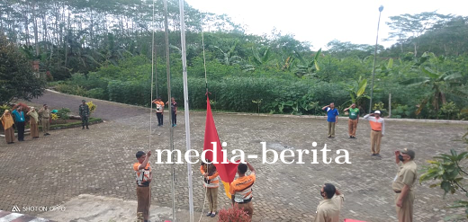 Babinsa Melaksanakan Gladi Pelatihan Petugas Upacara HUT KORPRI Dan PGRI