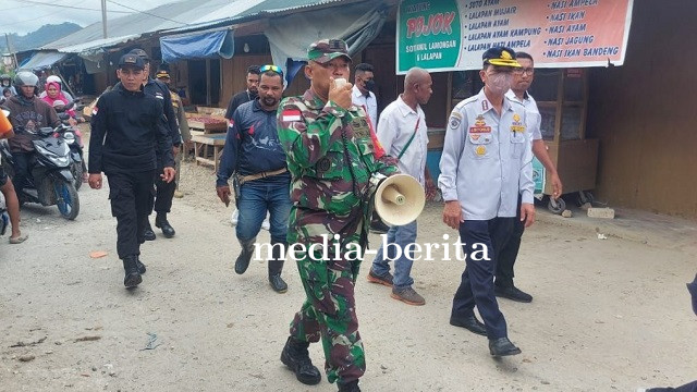 Koramil Abepura Bersama Pemkot Jayapura Dan Dinas Terkait Lakukan Penertiban Pasar Baru Youtefa