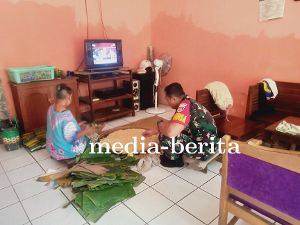 Babinsa Komsos Dengan Mengunjungi Usaha Pembuatan Tempe Rumahan