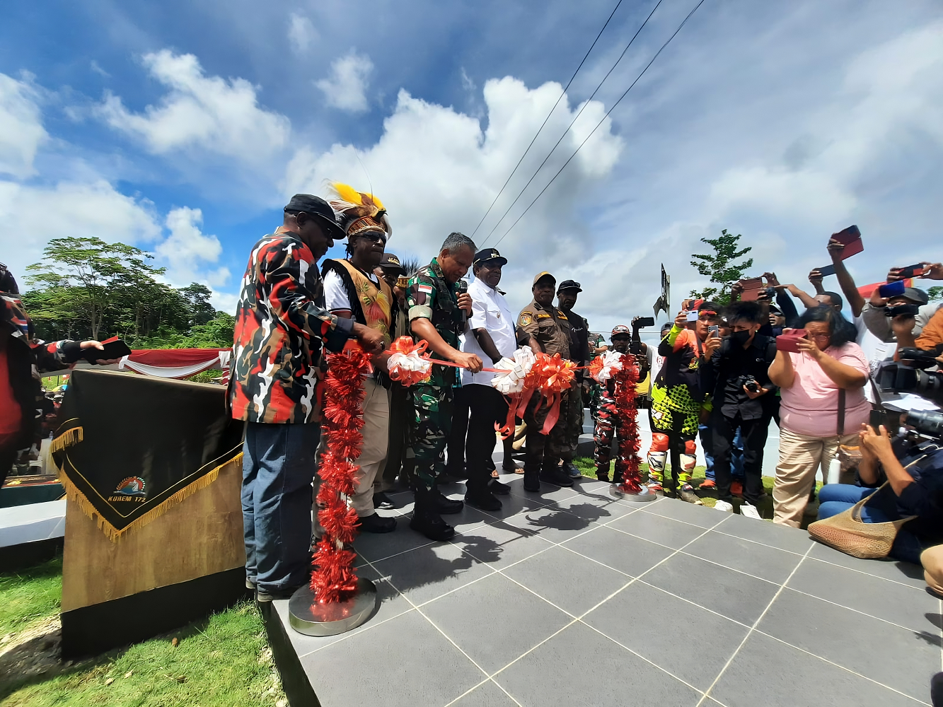 Pangdam XVII/Cenderawasih Resmikan Tugu Pancasila di Perbatasan RI-PNG