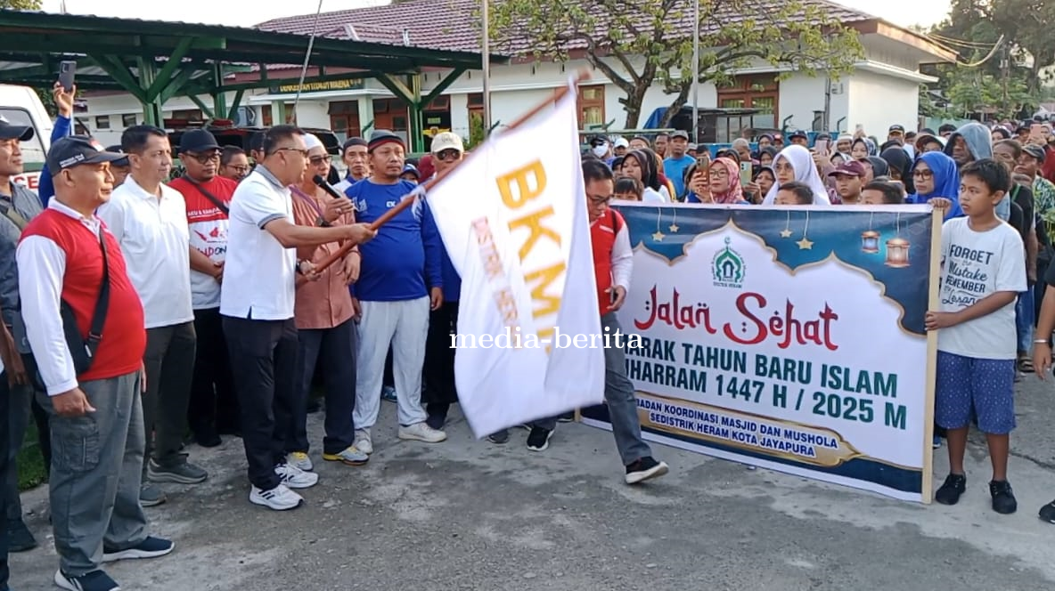 Semarak Tahun Baru Islam 1447 H, Kasrem 172/PWY Lepas Pawai Jalan Santai dan Serahkan Santunan