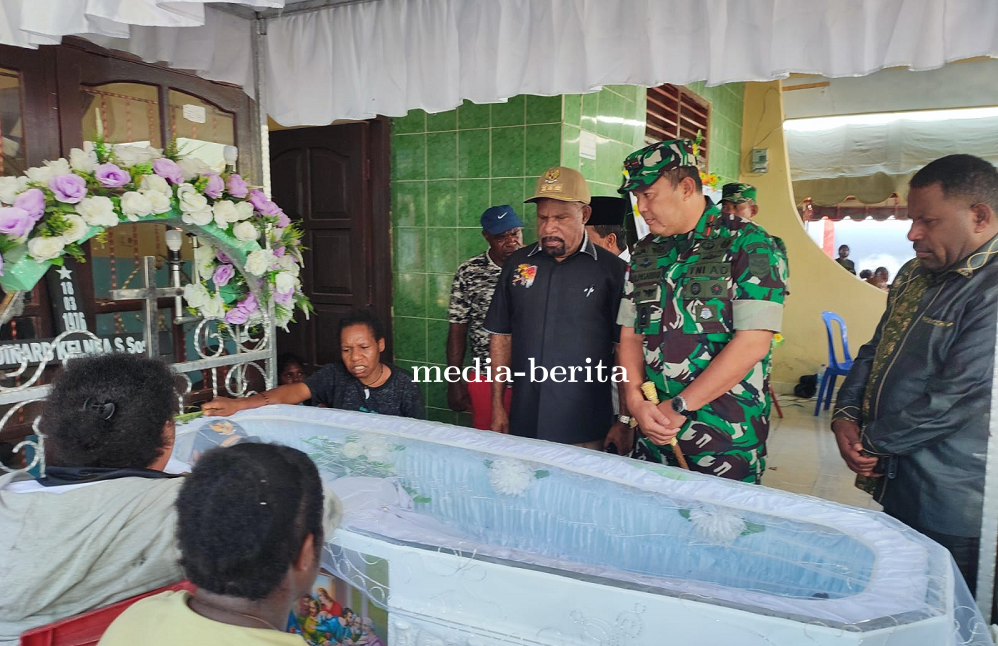 Danrem 172/PWY Melayat ke Rumah Duka Bupati Nduga, Tunjukkan Empati dan Duka Cita Mendalam