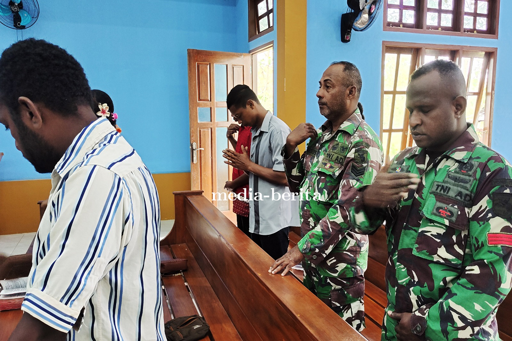 Di Tengah Misi Pengabdian, Prajurit TMMD Kokohkan Iman Bersama Rakyat