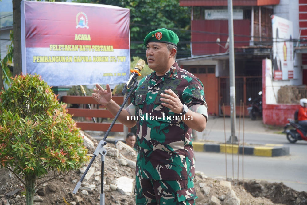 Danrem 172/PWY Letakkan Batu Pertama Pembangunan Gapura Baru: Simbol Semangat dan Kemajuan Satuan