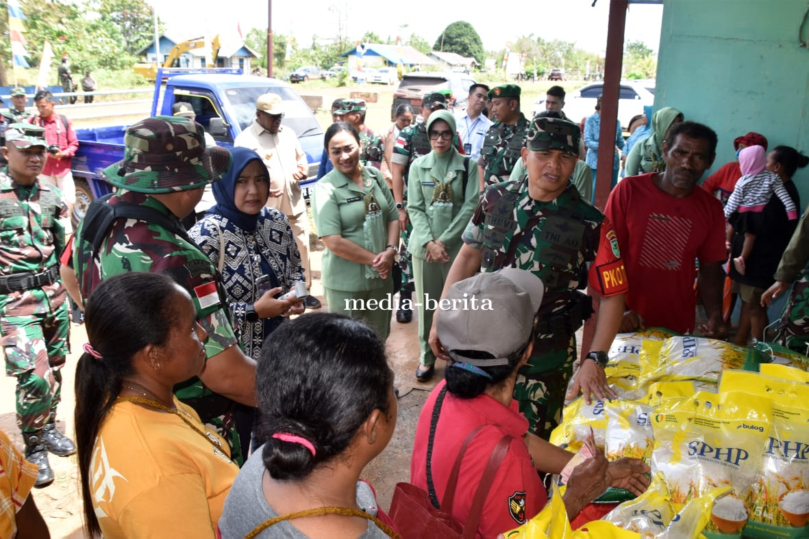 Brigjen TNI Thevi A. Zebua Tinjau Pangan Murah di Lokasi Tmmd Kamno Sari