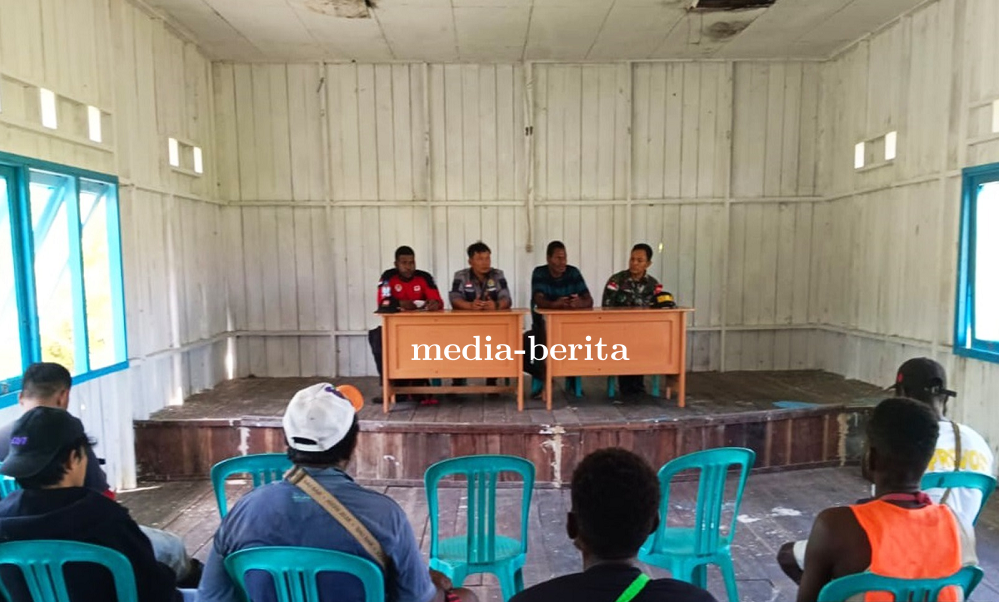 Babinsa Koramil Kimaam Himbau Warga Jangan Bakar Hutan Saat Membuka Lahan