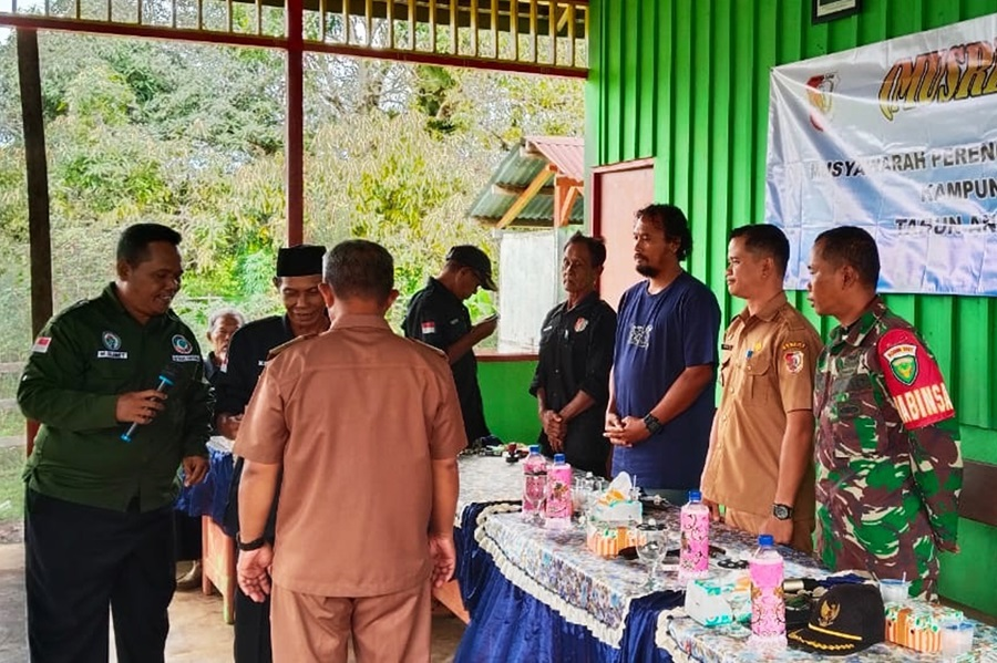 Wujud Kebersamaan Membangun, Babinsa Kampung Nggayu Hadiri Musrenbang