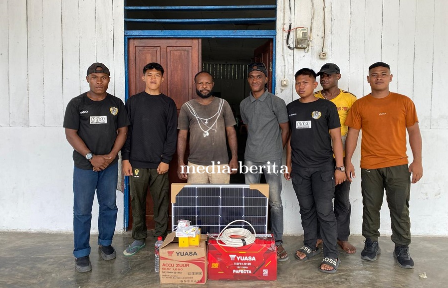 Jelang Natal 2025, Satuan Yonif TP 809/NTM Terangi Gereja di Pedalaman Sarmi dengan Bantuan Solar Ce