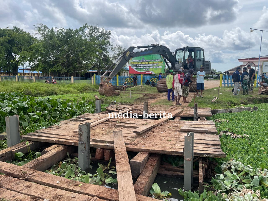 Semangat SOBAT, Kodam XXIV/Mandala Trikora Gelar Karya Bakti di Kampung SP4 Tanah Miring