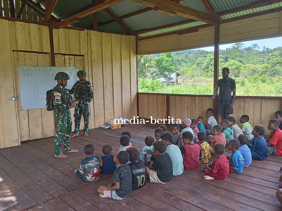 Anak Papua Cerdas Satgas Pamtas RI-PNG Statis Yonif 753/AVT Belajar Bersama di Kampung Sabi