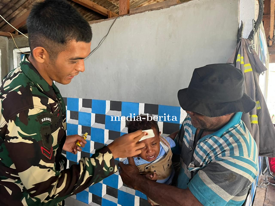 Tingkatkan Kualitas Kesehatan Masyarakat Doyo Lama, Personil YONIF TP 810/BEM Berikan Pelayanan Kese