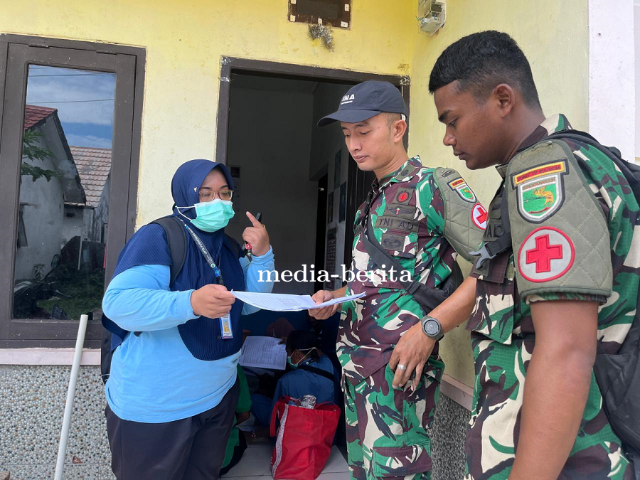 Hadir Kembali di Tengah Masyarakat, Yonif TP 810/BEM Beri Layanan Kesehatan Gratis Bersama Puskesmas