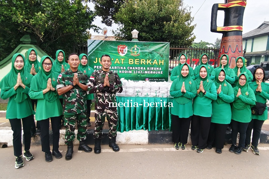 Persit KCK Kodim 1707/Merauke Berbagi Takjil, Wujud Kepedulian di Bulan Ramadhan