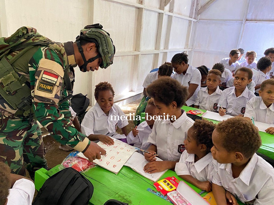 Saat TNI Jadi Guru di Pedalaman Papua: Menyalakan Cahaya Ilmu di Kampung Tomka