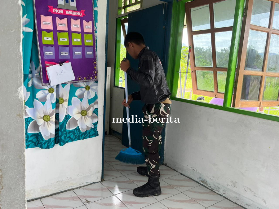 Aktif Kembali! Personel Yonif TP 810/BEM Bersihkan Puskesmas Pembantu untuk Fasilitas Kesehatan Warg