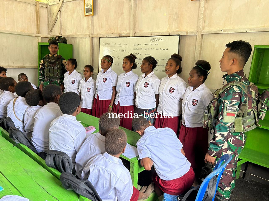 Satgas Pamtas RI-PNG Statis Yonif 753/AVT berikan Pengetahuan Cinta Tanah Air untuk Anak Perbatasan,