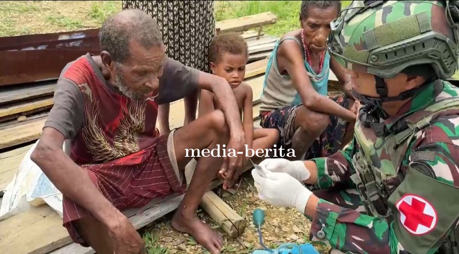 Hadir Bermanfaat untuk Masyarakat, TNI Berikan Layanan Kesehatan di Kampung Oksip