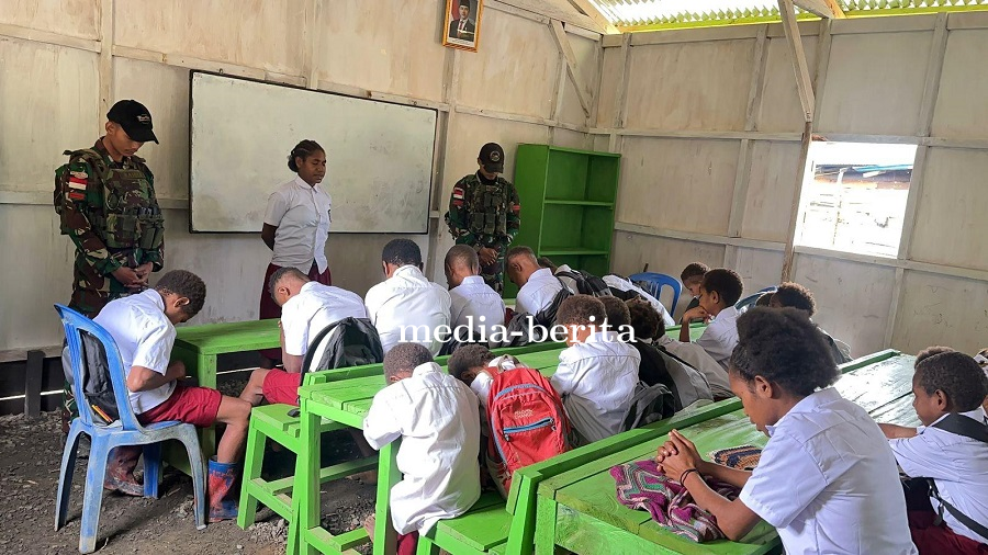 Tanamkan Disiplin, Tumbuhkan Nasionalisme: Satgas Yonif 753/AVT latihkan PBB anak-anak Tomka