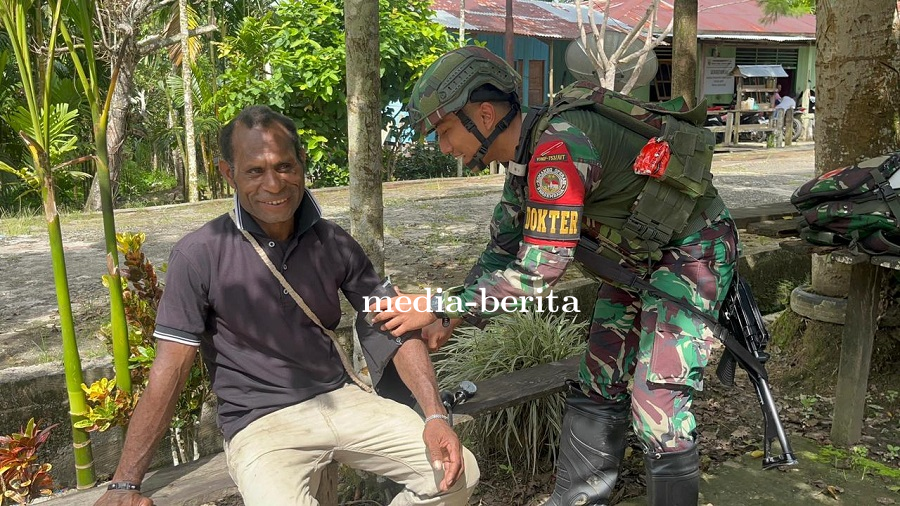 Pelayanan Kesehatan Gratis Satgas Yonif 753/AVT Bawa Senyum dan Harapan Bagi Masyarakat Kampung Warl