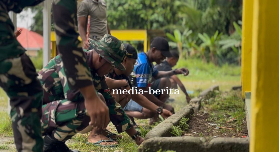 Dukung Lingkungan Belajar yang Sehat, Prajurit Yonif TP 809/NTM Gelar Karya Bakti di MTs