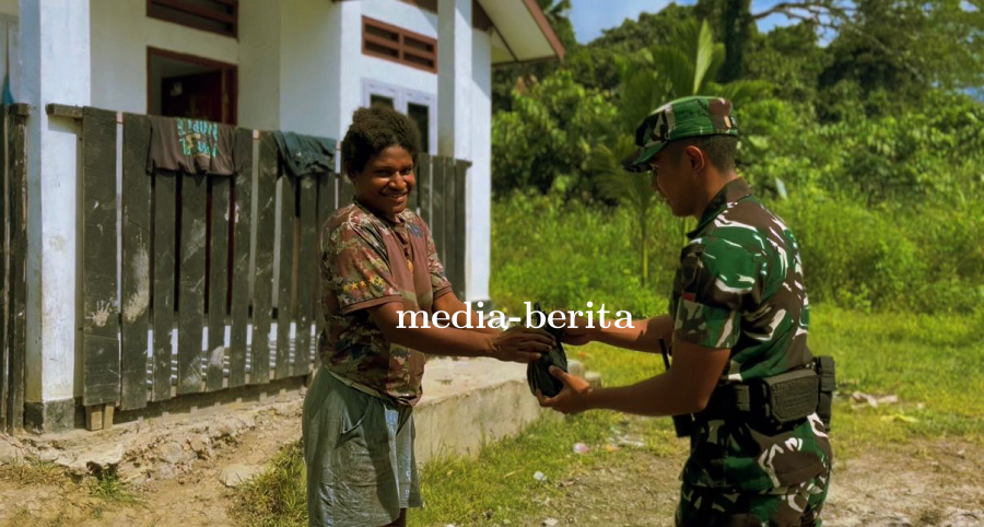 Mempererat Silaturahmi di Hari Raya, Prajurit Yonif TP 809/NTM Bagikan Daging Qurban