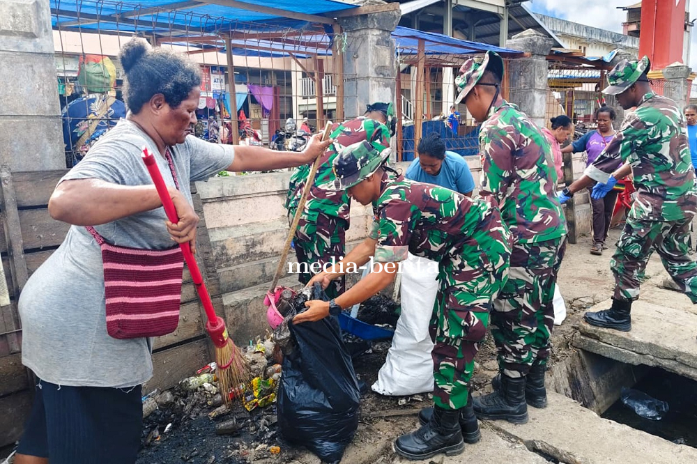 Ratusan Aparat di Merauke Turun Tangan Bersihkan Pasar Wamanggu