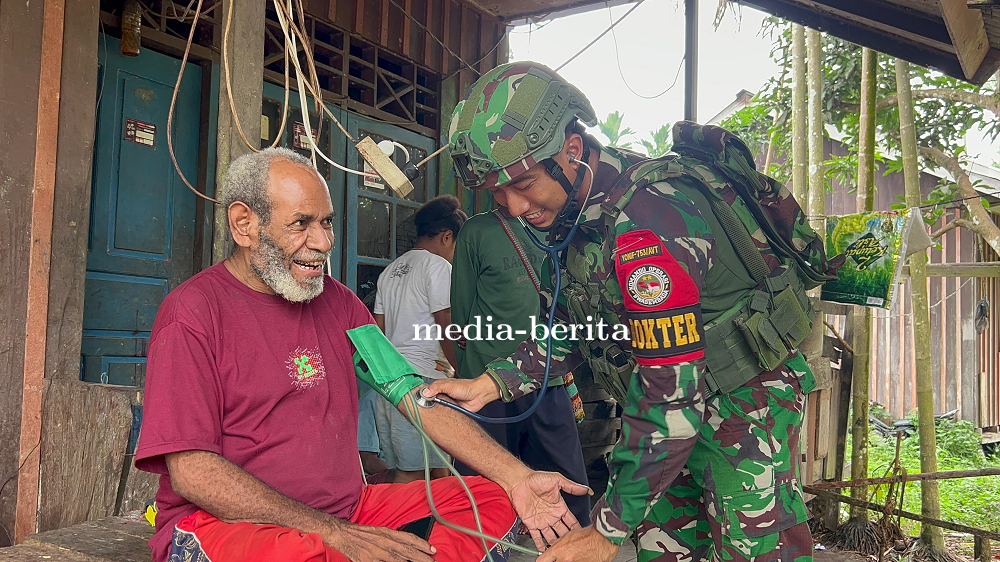 Sehat Penuh Senyuman, Wujud Perhatian TNI di Kampung Walay