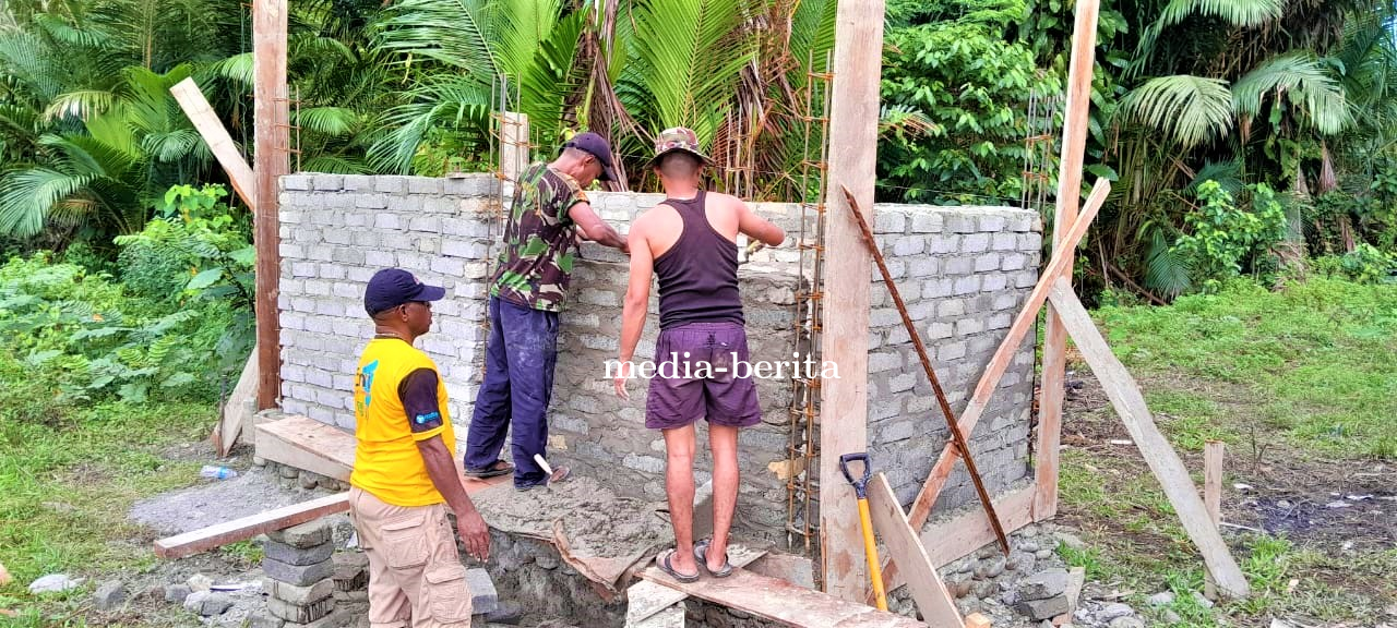 Guna penuhi Kebutuhan Air Bersih Warga Satgas TMMD Kodim Jayapura Bangun Bak Penampungan Air