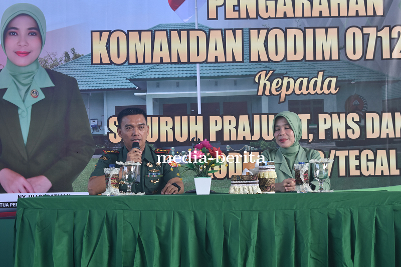 Perkenalan Dengan Anggota Dan Persit, Dandim Tegal Berikan Jam Komandan