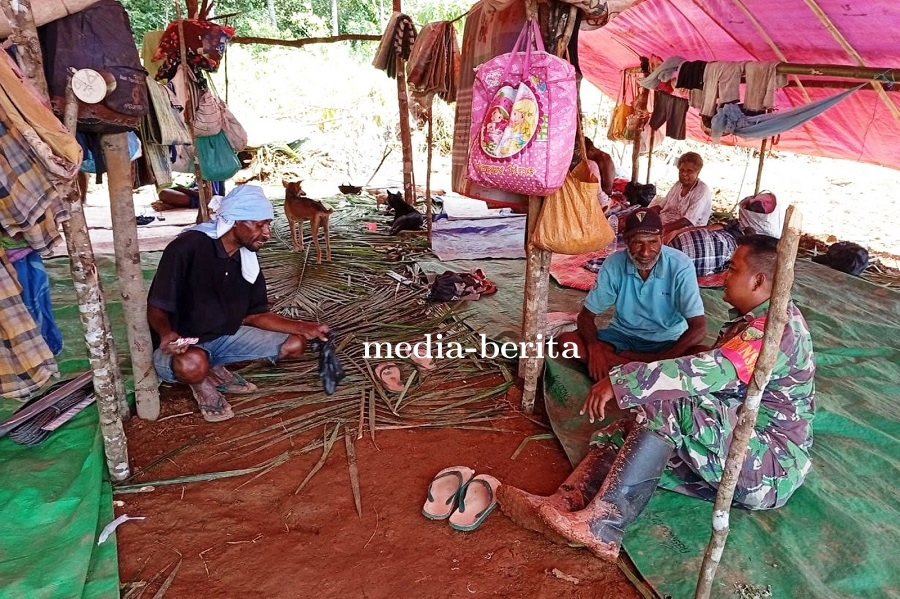 Babinsa Pos Ramil Animha Jalin Keakraban Dengan Warga Kampung Senegi Lewat Komsos